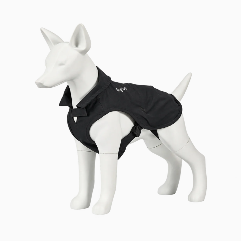 Impermeable Freedog Aquadash negro para perros, vista lateral sobre maniquí